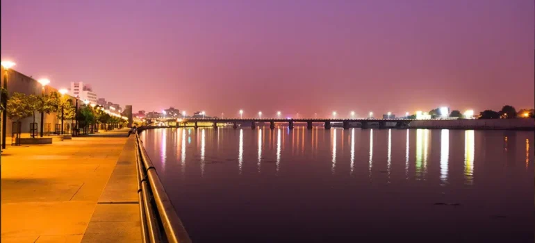 Vadodara to Ahmedabad Taxi Service